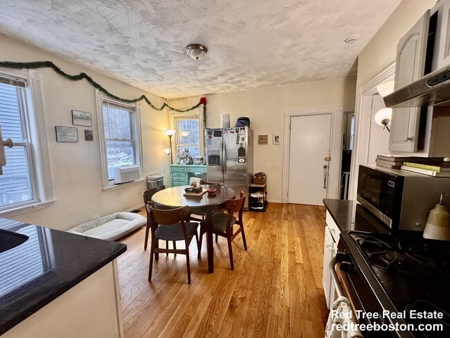 Building Photo - 30 Egleston St