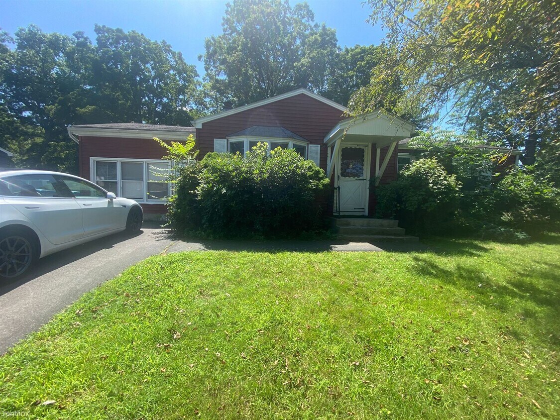 Primary Photo - 4 br, 1 bath House - 21 Patterson Rd