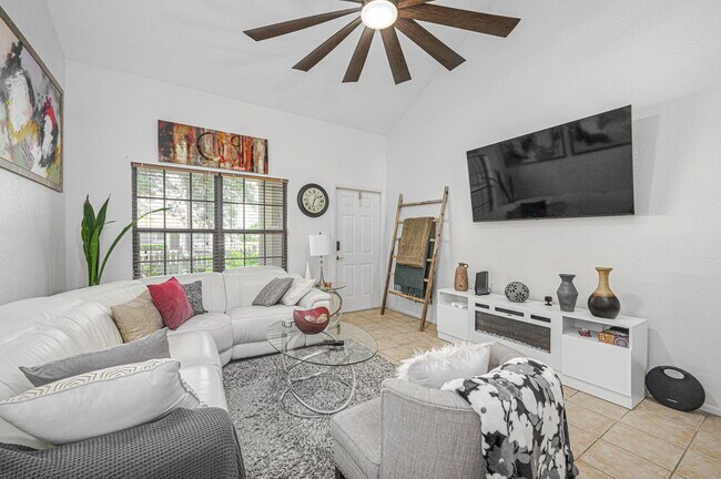 Foto del edificio - 1550 SE Dewberry Ct