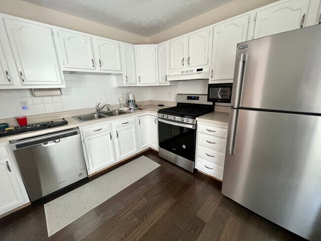 Building Photo - Must See! 3 Bedroom 1.5 Bath - Oakdale - P...
