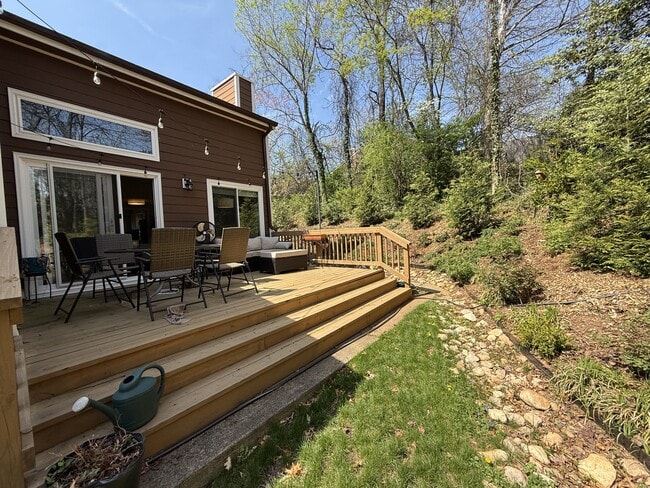 Building Photo - 980 Sutton Ct