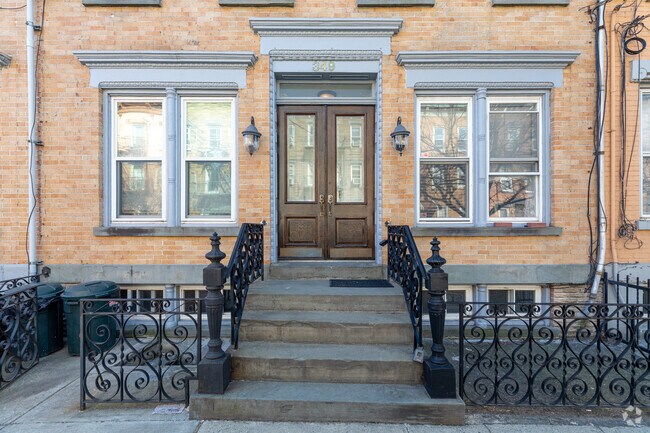 Entrance - 349 7th St