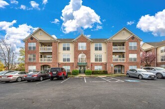 Building Photo - 2501 Hemingway Dr