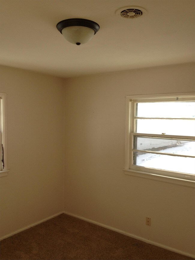 Building Photo - 407 S 28th St
