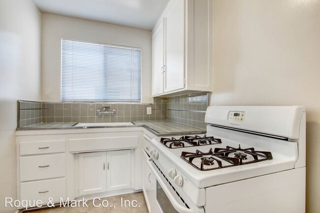 Building Photo - 1 br, 1 bath Apartment - 3144-3152 So. Bar...
