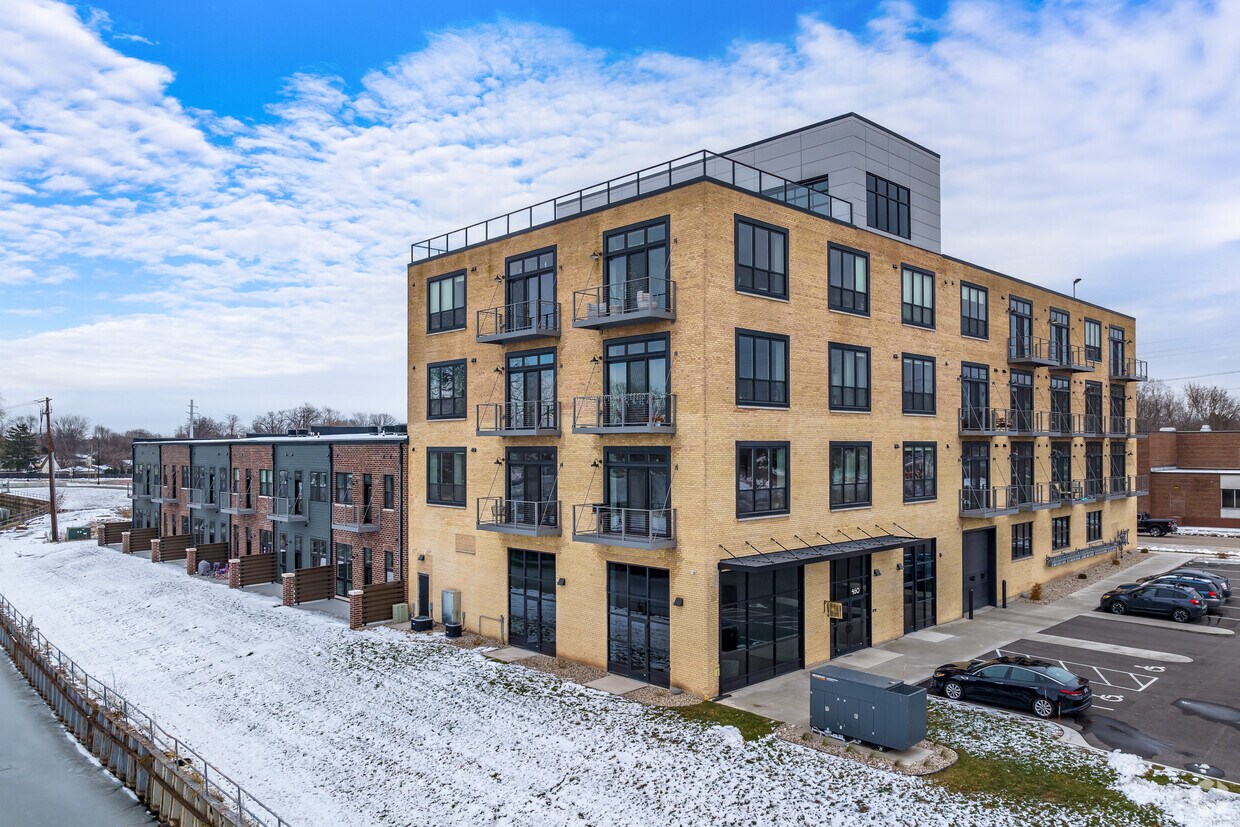 Banta Village Apartments in Menasha, WI