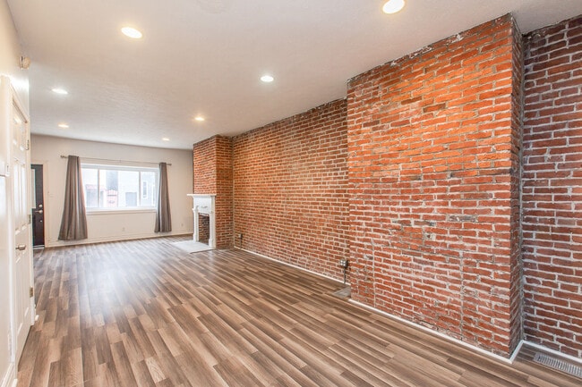 Building Photo - 132 S 20th St