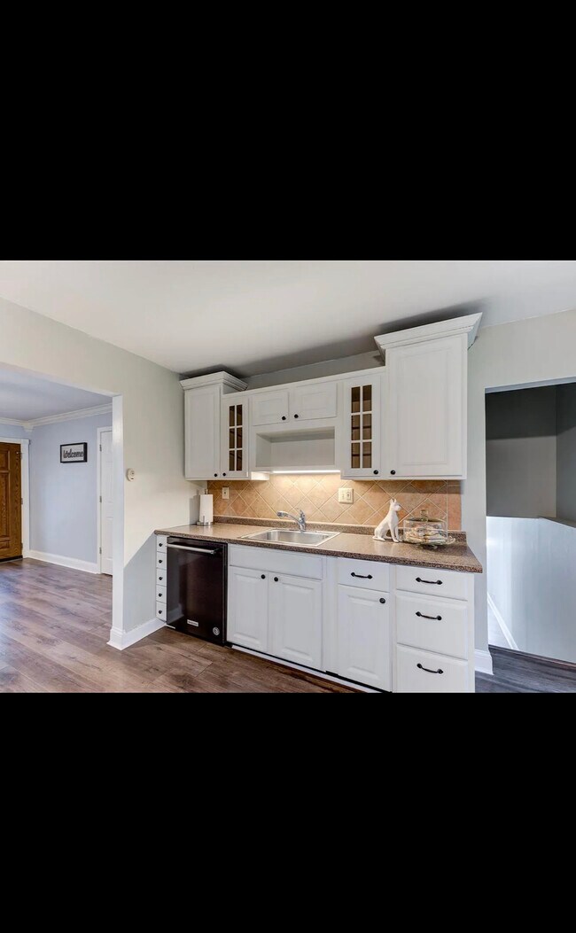 Building Photo - 172 Chinon Dr