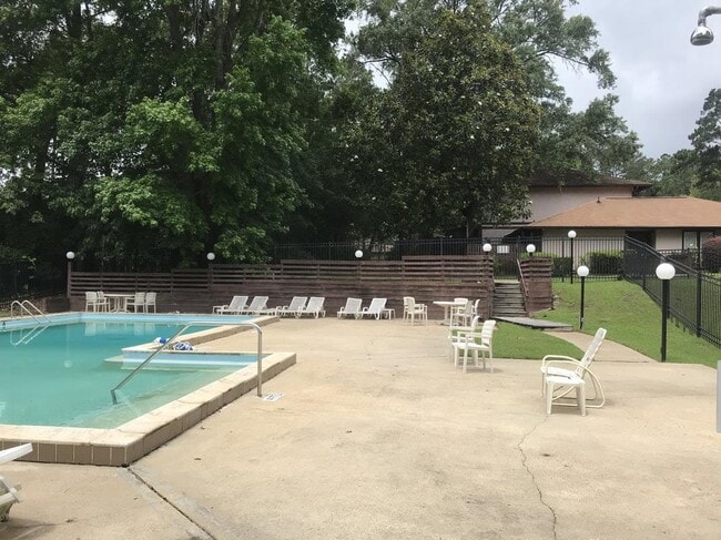 Foto del edificio - 410 Westwood Dr