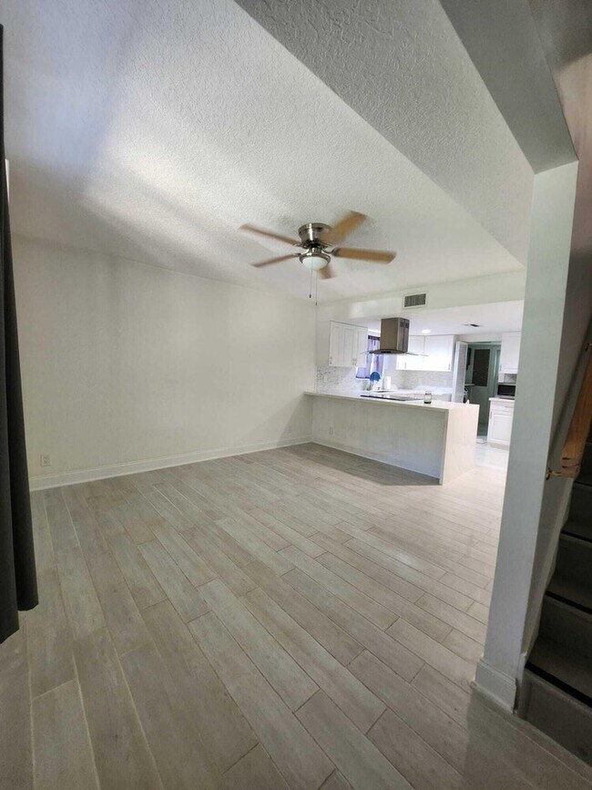 Foto del edificio - 16930 Brighton Dr W