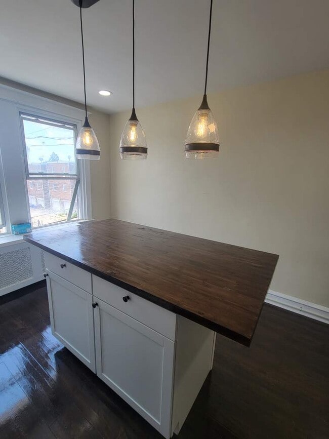 Building Photo - 6100 Alma St