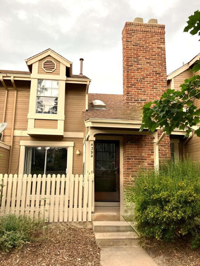 Photo - South Aurora Townhome in Pheasant Run
