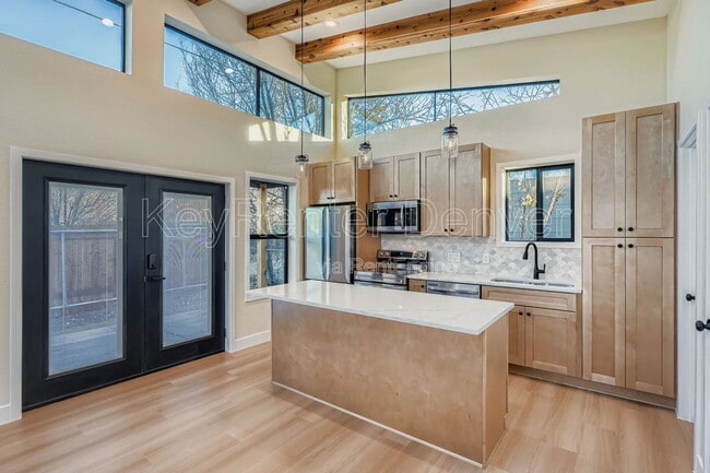 Foto del edificio - 154 1/2 S Stuart St