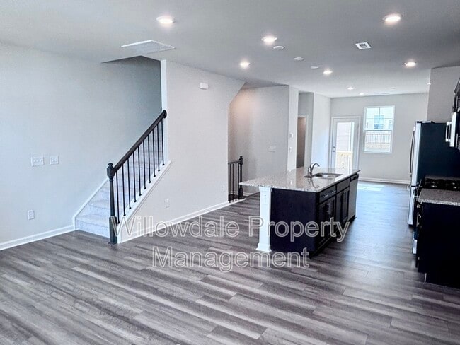 Foto del edificio - 4010 Silver Oak Ln
