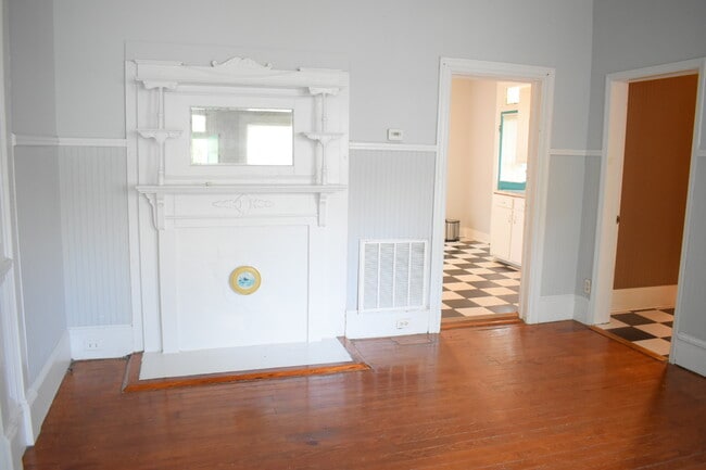 Photo - 1918 Pender Ave Apartments