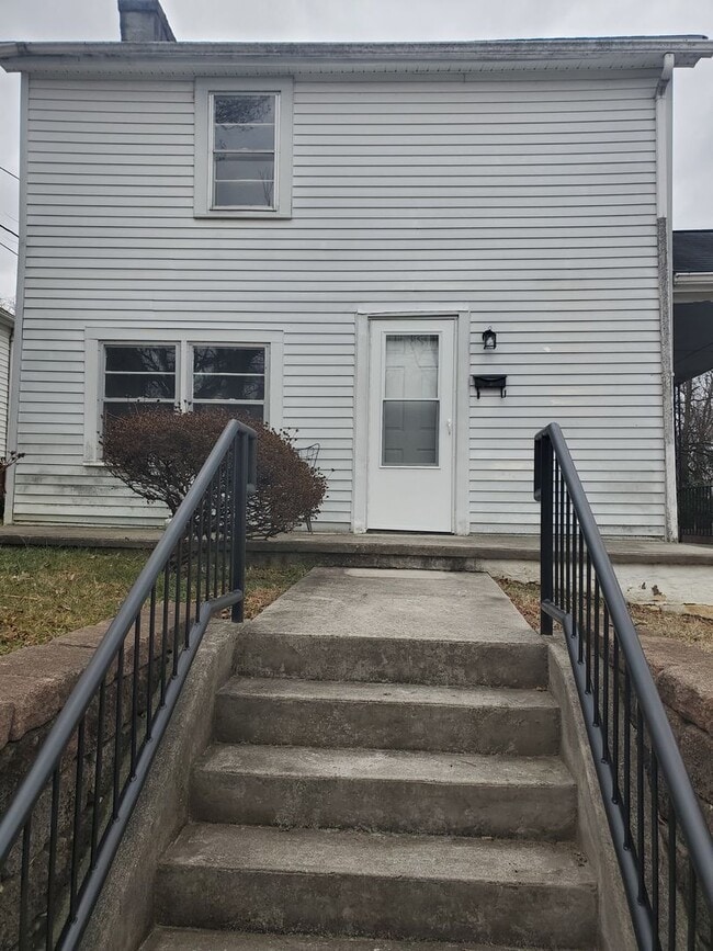 Building Photo - 337 Ross St