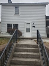 Building Photo - 337 Ross St