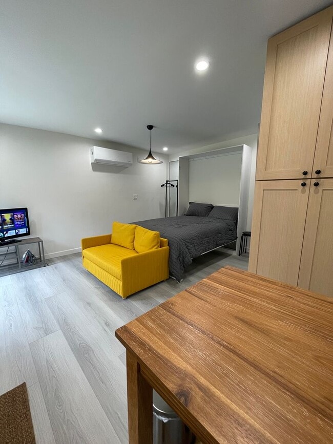 Foto del edificio - 5122 Willowcrest Ave