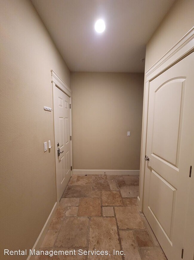Building Photo - 2 br, 2.5 bath House - 610 S Nevada St  Un...