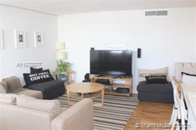 Building Photo - 301 Jefferson Ave