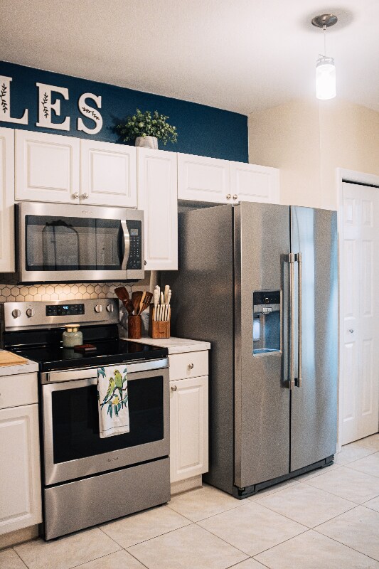 Building Photo - 9175 Celeste Dr