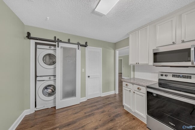 Building Photo - 1208 SE Willowbrook Dr