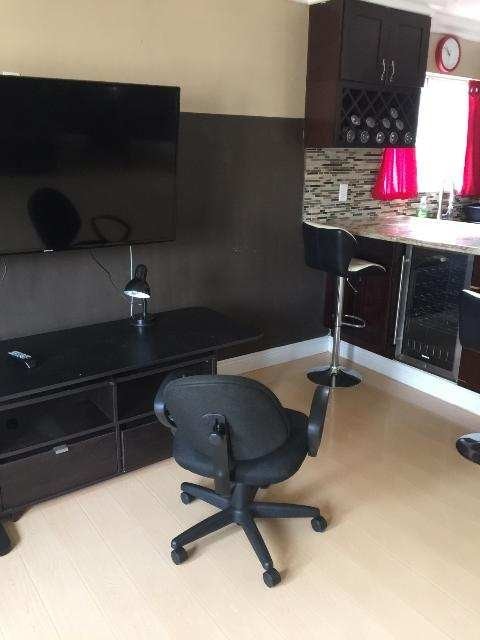 sala de estar - 1108 S La Peer Dr