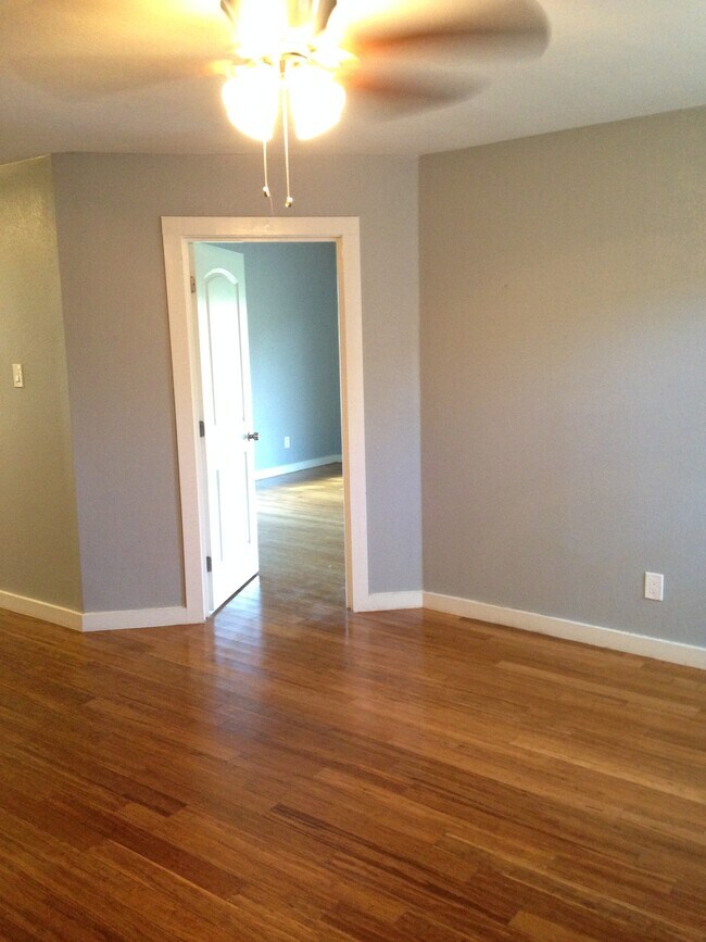 Foto del edificio - 504 Clover Ct