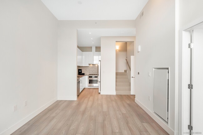 Building Photo - TH4-3561 E Kent Ave N