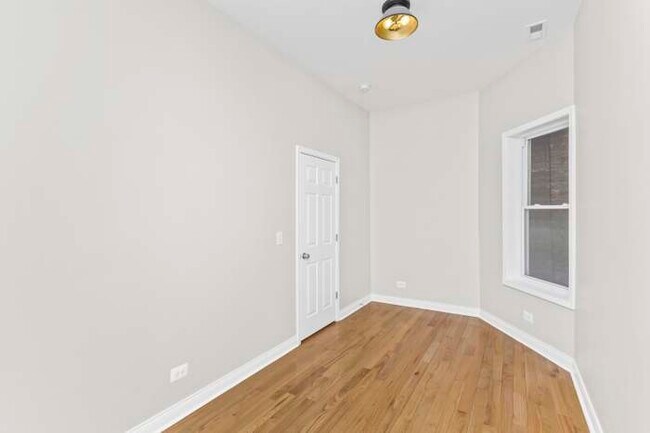 Foto del edificio - 6348 S Langley Ave
