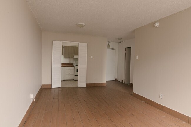 Building Photo - 2285 Saint-Mathieu Street