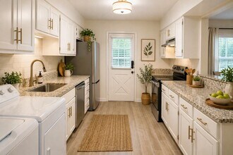 Building Photo - 12913 Trail Hollow Dr