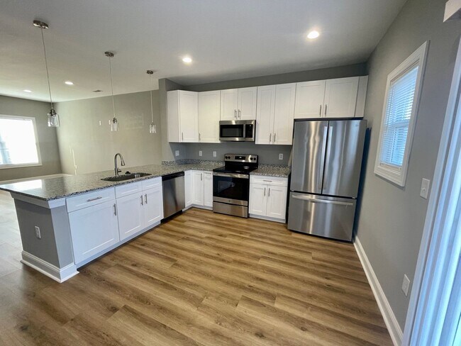 Building Photo - Townhouse off Leesville Road