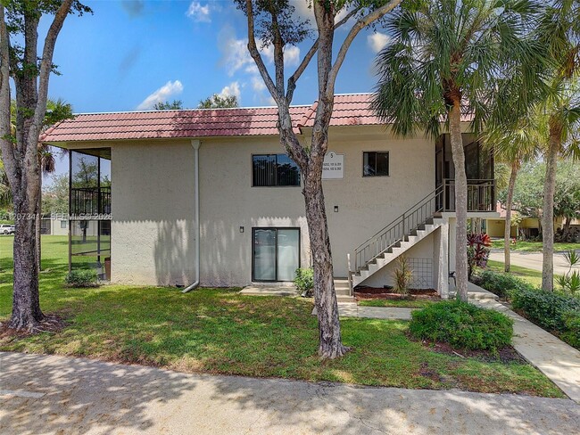 Building Photo - 16252 Laurel Dr