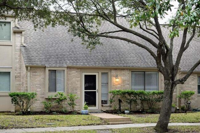 Foto del edificio - 6604 Montauk Dr