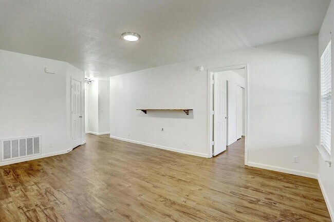 Foto del edificio - 207 Tolcarne Dr