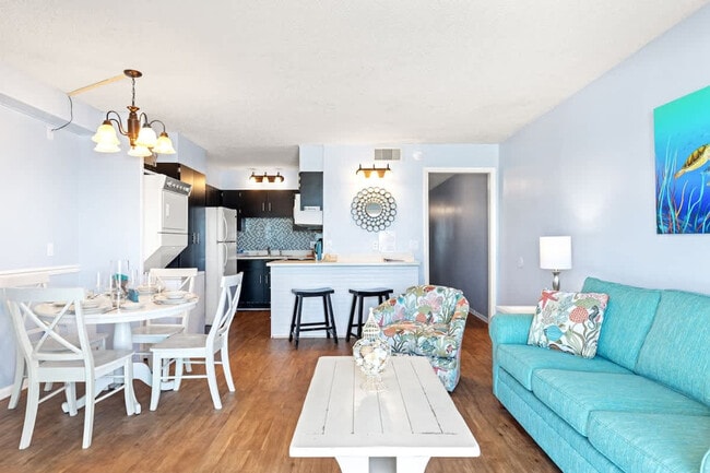 Building Photo - 8743 Thomas Dr