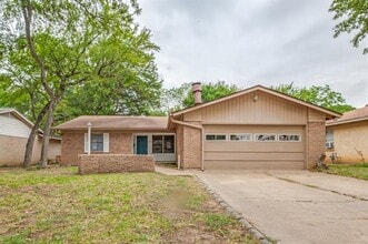 Building Photo - 1817 Oakhurst Dr