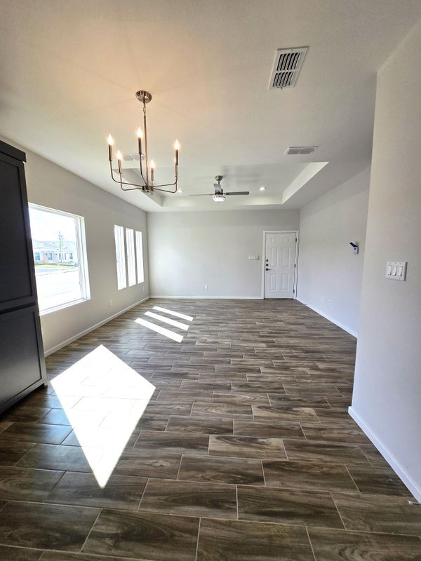 Foto del edificio - 913 N Clarence Ave