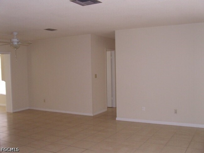 Building Photo - 217 Jayview Ave.