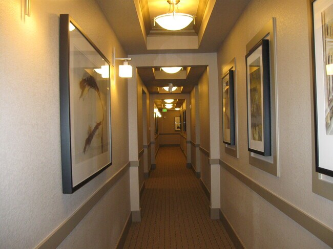 Building Photo - 303 Inverness Way S