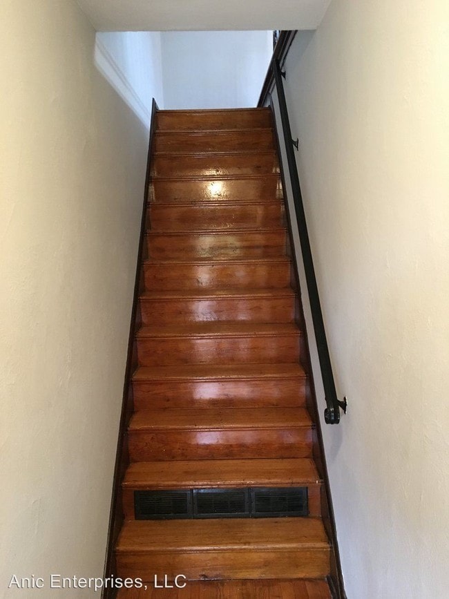 Building Photo - 1 br, 1 bath Apartment - 5112-14 Jamieson