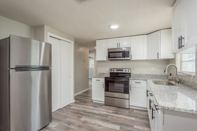 Building Photo - 5646 Festivo Dr