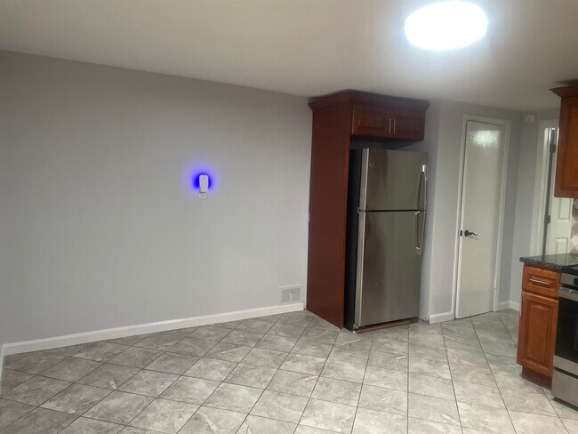 Building Photo - 66 W 25th St