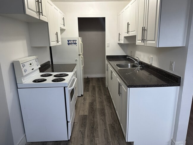 Building Photo - Spotless 2-Bedroom Aparment  for Rent in Oshawa