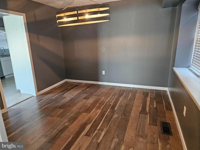 Building Photo - 12 Hasting Ln