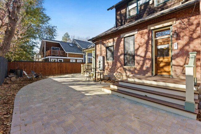 Building Photo - 503 Mathews St