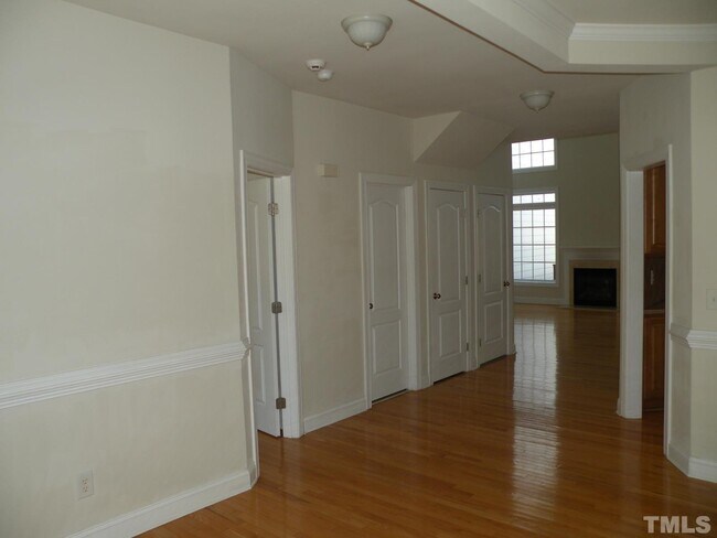 Building Photo - 105 Alden Village Ct