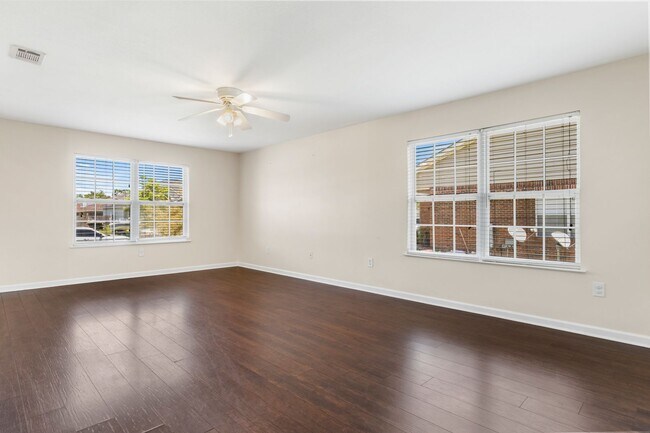 Foto del edificio - 14797 Nassau Dr