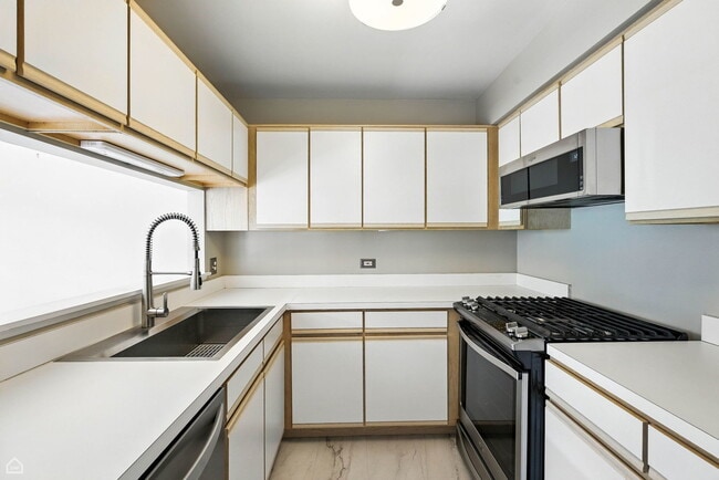 Building Photo - 691 Savannah Ln